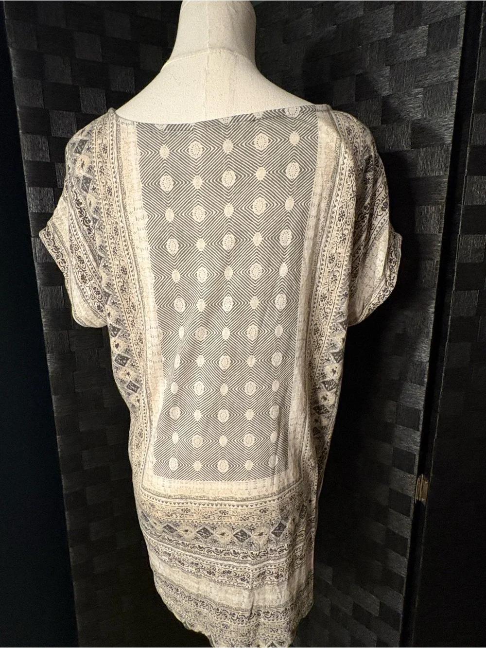 Lucky Brand Boho short sleeve v-neck top geometric tie-front - Picture 3 of 5